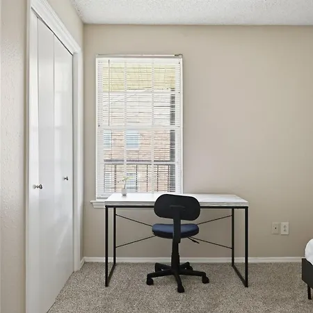 Comfortable Layout With Fireplace And Dining Area Apartment