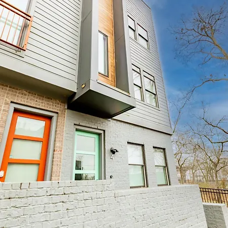 Apartment Modern Luxe Townhome With Rooftop Cinema