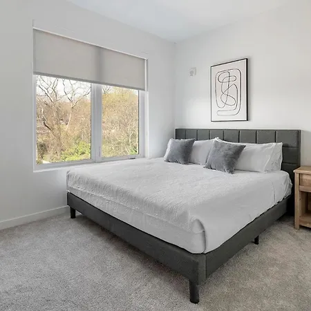 Landing Stunning 1bd Game Gym