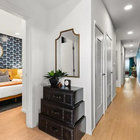 Upscale Riverview With Garage Walk To Downtown *
