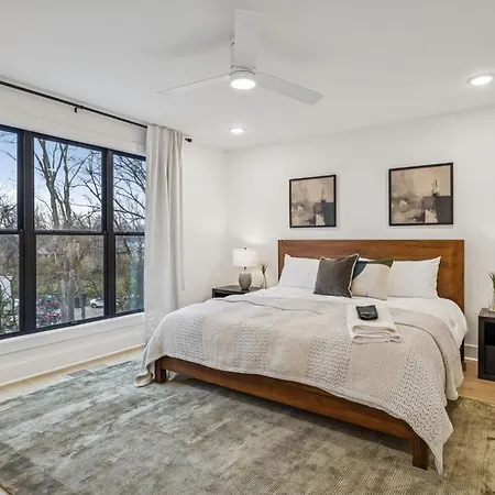 New Modern Escape With Rooftop Hot Tub Apartment Nashville