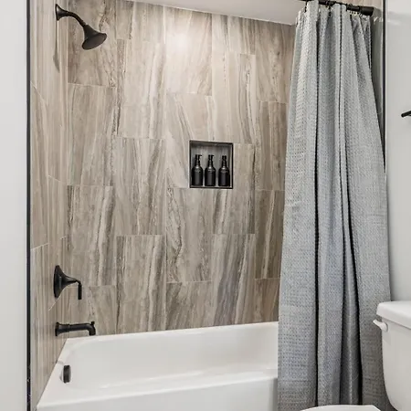 3br Townhome Rooftop Views Hot Tub & Fireplace Apartment Nashville