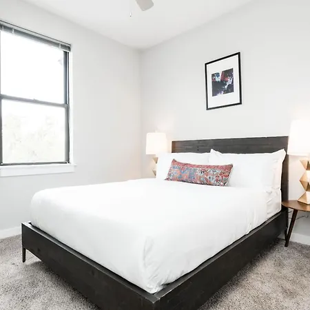 Two Cozysuites Music Row Lovely In