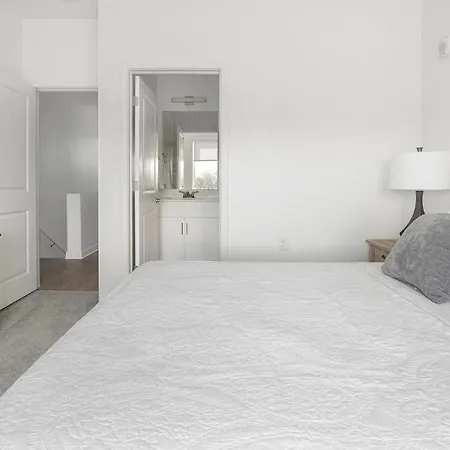 Landing Stunning 1bd Game Gym * Nashville