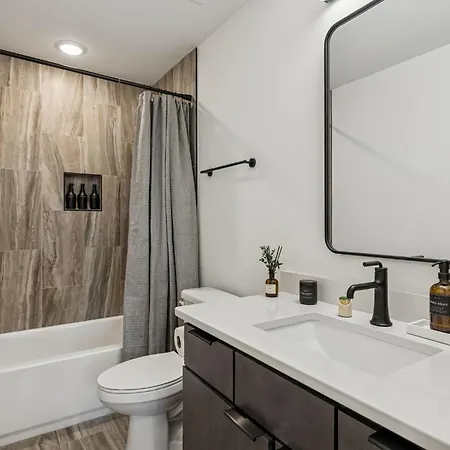 3br Townhome Rooftop Views Hot Tub & Fireplace Apartment Nashville