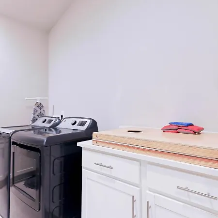 New Hidden Gem, Luxury Kitchen, 5 Min To Broadway *