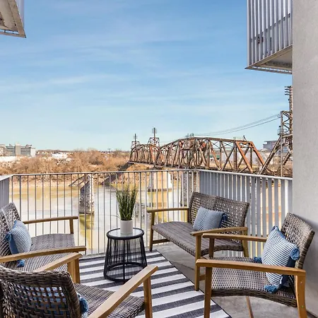 Upscale Riverview With Garage Walk To Downtown Apartment Nashville