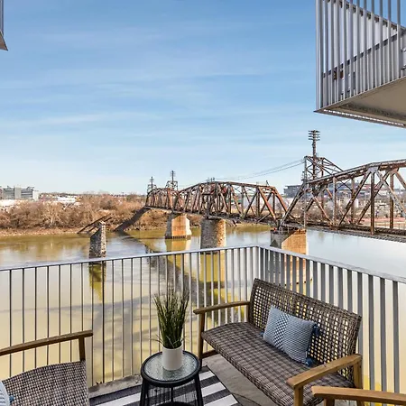 Upscale Riverview With Garage Walk To Downtown Apartment