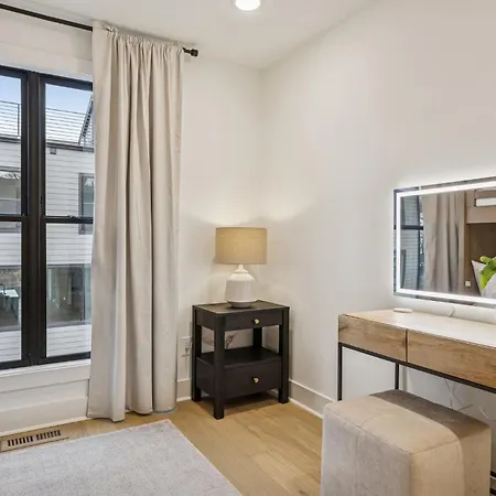 Apartment New Modern Escape With Rooftop Hot Tub *
