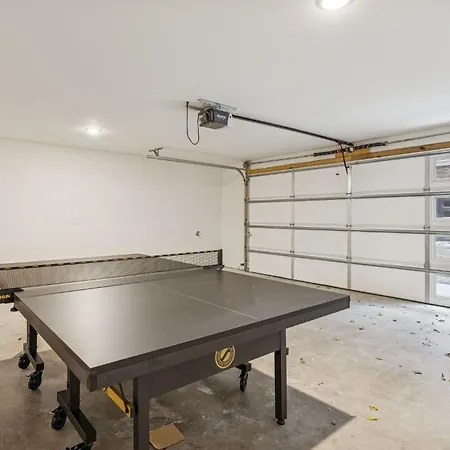 Apartment New Modern Escape With Rooftop Hot Tub *