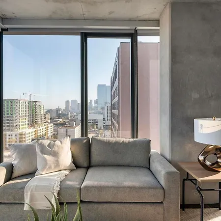 Landing Stunning 2Bd Rooftop Lounge Gym Apartment *