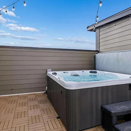 Apartment 3br Townhome Rooftop Views Hot Tub & Fireplace *