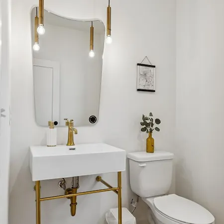 New Modern Escape With Rooftop Hot Tub Apartment Nashville