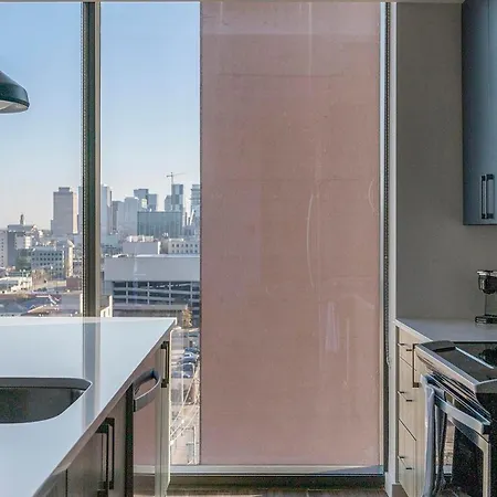 Landing Stunning 2Bd Rooftop Lounge Gym Apartment