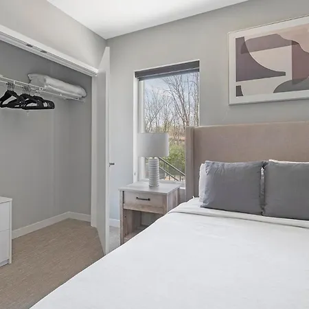 Landing Incredible Studio Gym Pool Apartment Nashville
