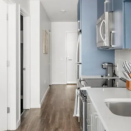 Landing Stunning 2Bd Rooftop Lounge Gym Apartment *