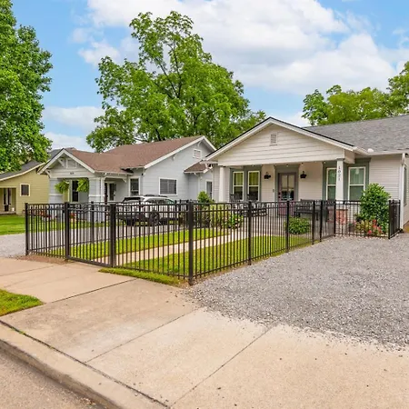 Holiday home In Walkable Area 25 Miles To Downtown Family & Dog Friendly