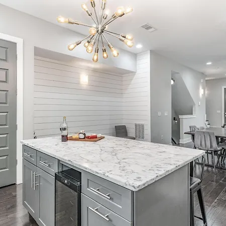 Holiday home Cypress - Private Rooftop Patio - Mins To Broadway