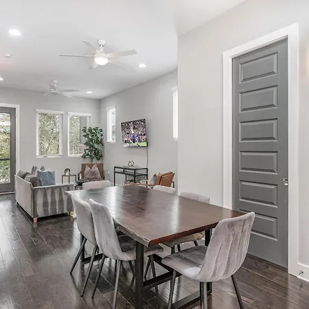 Holiday home Cypress - Private Rooftop Patio - Mins To Broadway *