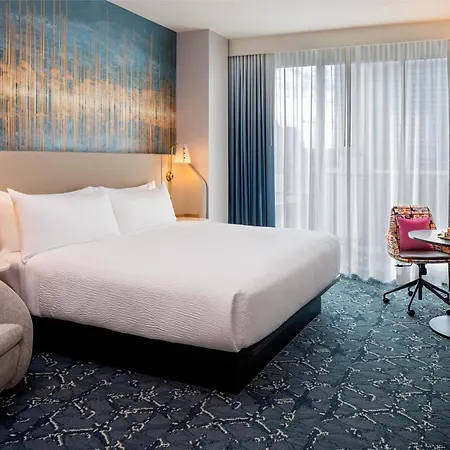 Tempo By Hilton Downtown 3*