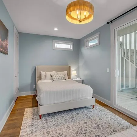 Rooftop, Large Backyard, Fire Pit, Near Downtown *