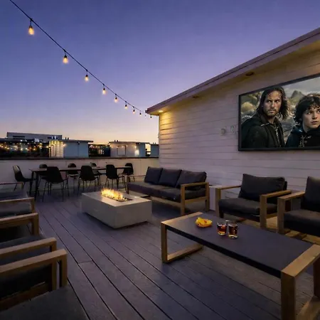 Songbird - Sleeps 16 - Two Rooftops With View Holiday home