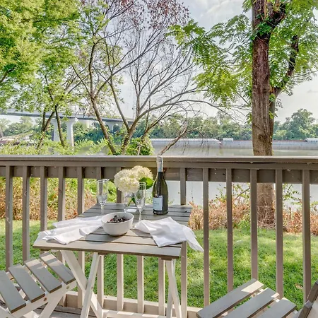 Riverfront Retreat-near Broadway, Pool, Park Free Holiday home Nashville