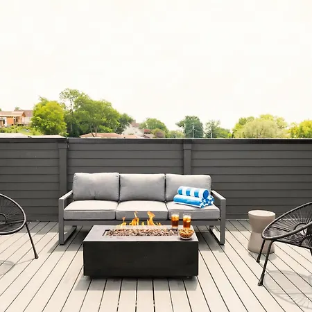 Dual Homes Rooftop Deck In Downtown Holiday home