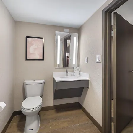 Hotel La Quinta By Wyndham Airport/opryland 3*
