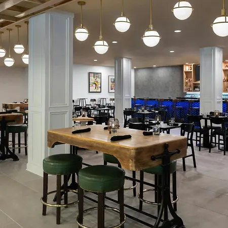 Hotel Delta By Marriott Airport