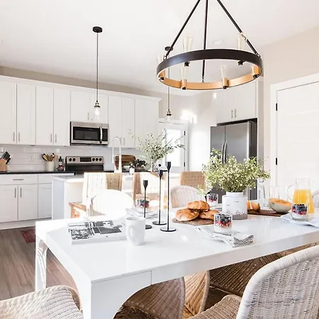 Stapleton Mcgraw By Avantstay Holiday home *