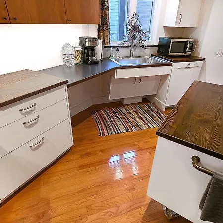 Westwood Shed In By Geodis Vanderbilt Belmont, 1 Accessible Apartment
