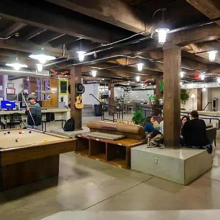 Downtown - Adults Only Hostel *