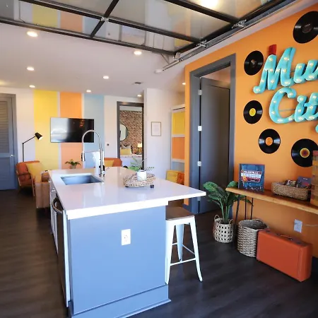 The Muse - Modern 2br With Private Balcony And Rooftop Access *