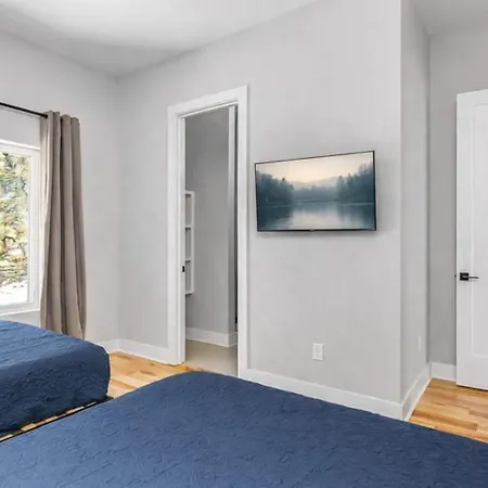 Spacious Nash For 12 Guests With Rooftop Views And Hot Tub Holiday home