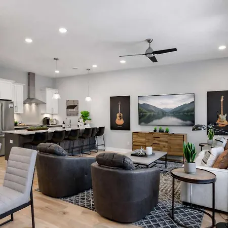Modern Rooftop Retreat Views Nashville
