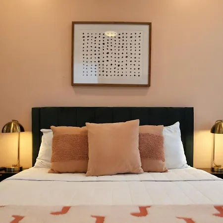 The Muse - Modern 2br With Private Balcony And Rooftop Access *