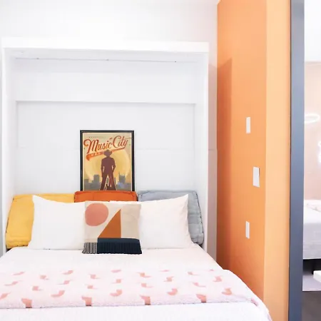 The Muse - Modern 2br With Private Balcony And Rooftop Access Apartment