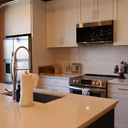 The Muse - Modern 2br With Private Balcony And Rooftop Access