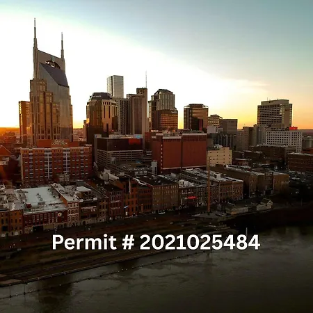 Fiddler's Flats - Sleeps 16 - Two Rooftops With View * Nashville