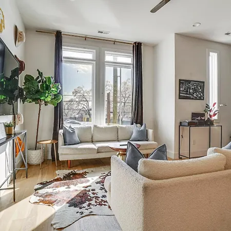 Holiday home Pet-friendly Townhome W/ Rooftop Deck! *