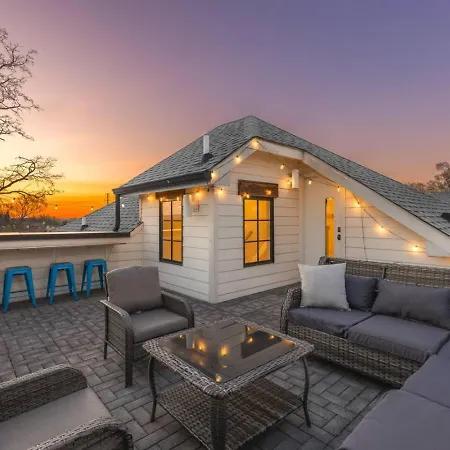 Townhome With Rooftop Garage Pool Table By Belmont And Vanderbilt *