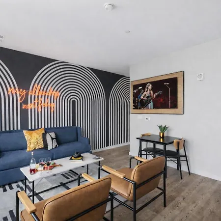 Vinyl - Rooftop Pool - Gym - On Music Row Holiday home Nashville