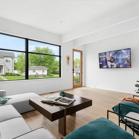 Canvas-near Broadway & Tennessee State Holiday home Nashville