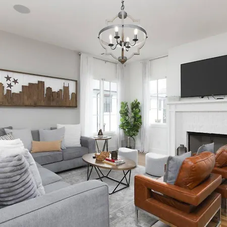Holiday home Townhome With Rooftop Garage Pool Table By Belmont And Vanderbilt Nashville