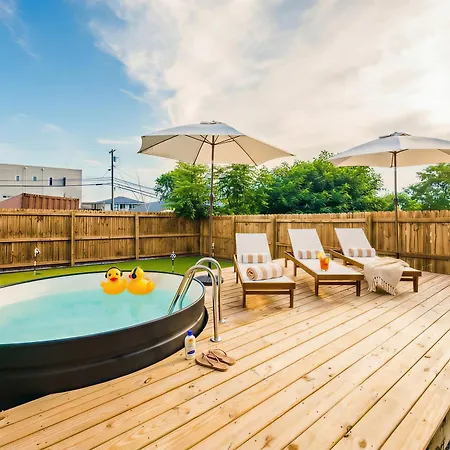Private Pool Game Compound Minutes To Broadway Holiday home