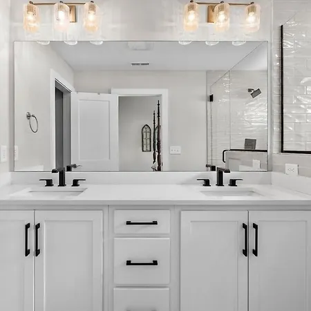 Lucky 7 - Hip East Nash Townhouse & Rooftop Deck *