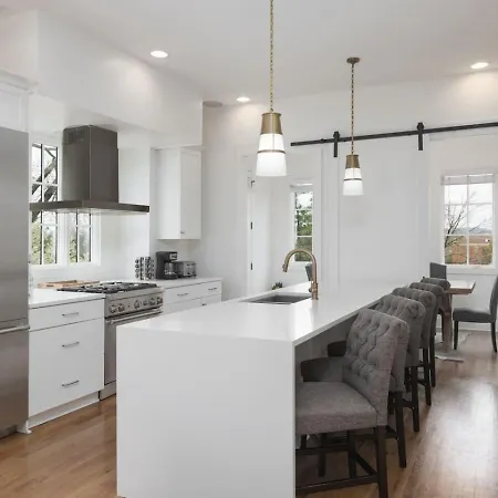 Townhome With Rooftop Garage Pool Table By Belmont And Vanderbilt Holiday home Nashville