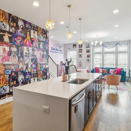 Swiftie Dream House-rooftop Patio-mins To Broadway * Nashville