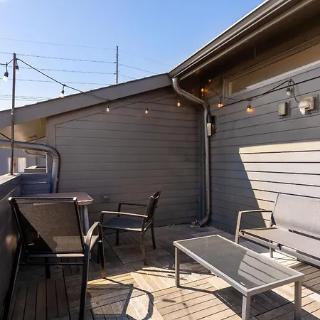 The Velvet Vinyl- Private Rooftop & Near Broadway Nashville